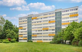 Hauptbild 3-Zimmer-Wohnung mit Weitblick – Renovierungsbedürftig, aber mit Potenzial! Erbbaurecht
